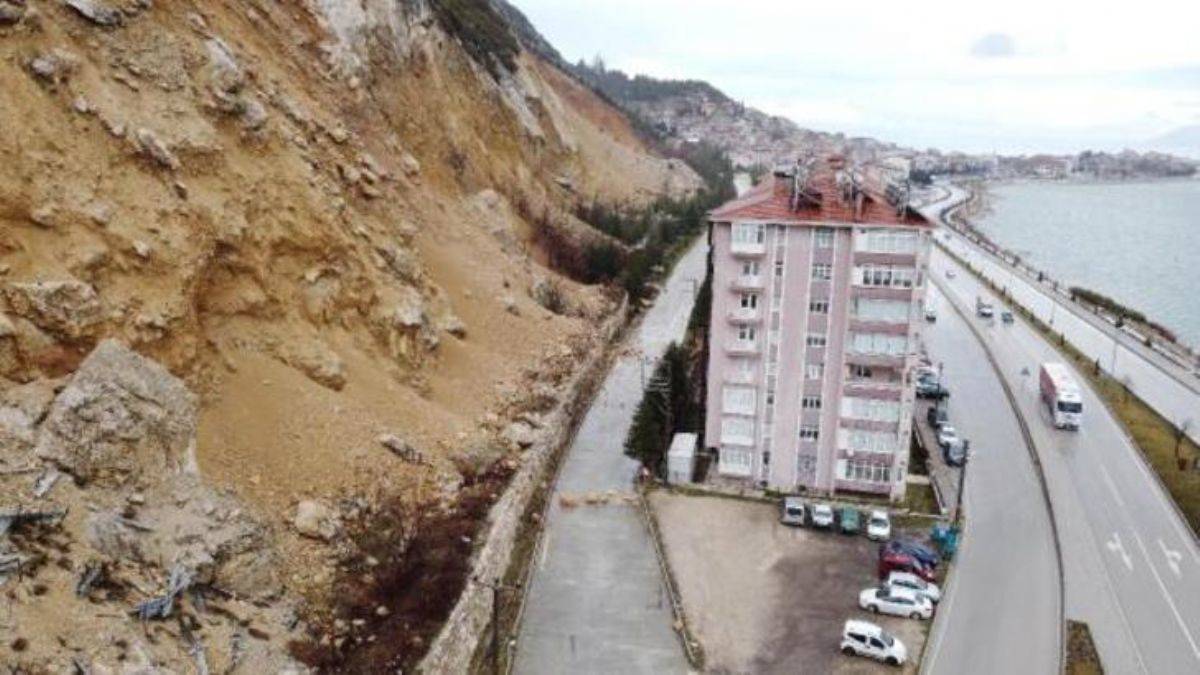 Heyelan korkusu yaşayan bina için tahliye kararı