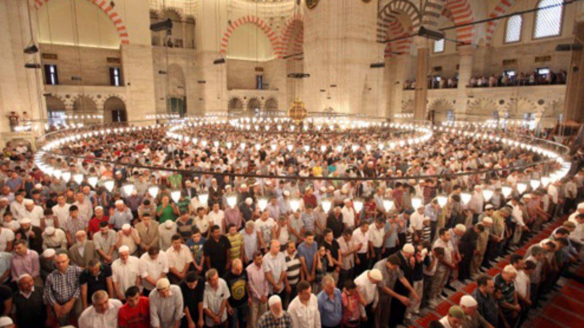 Diyanet'ten ''teravih namazı'' açıklaması! Camide kılınabilecek mi?