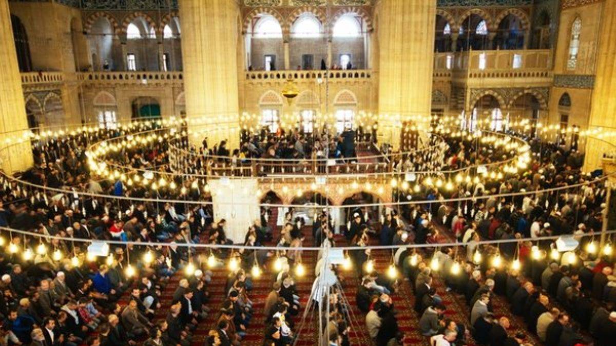 Ramazan ayında Teravih namazları camide kılınacak mı?