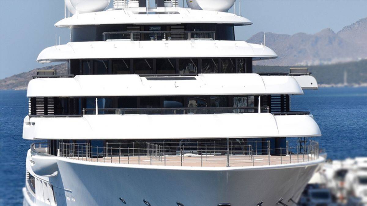 İngiltere ilk kez bir Rus yatına el koydu