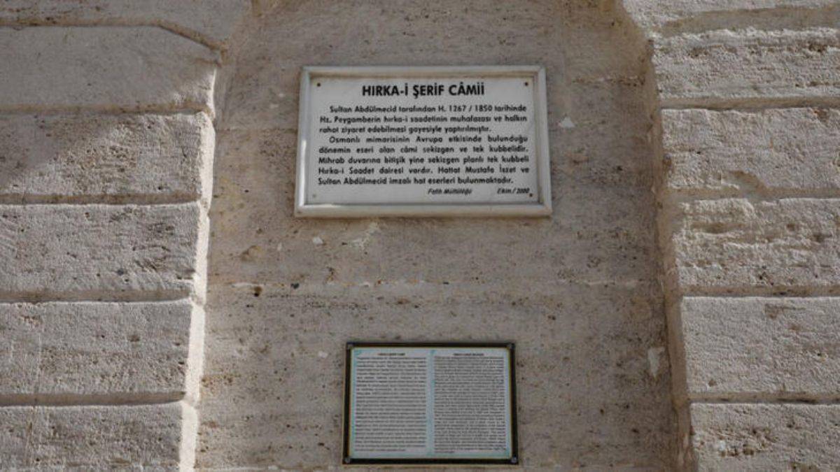 Hırka-i Şerifi ziyarete gelenler kapıdan döndü