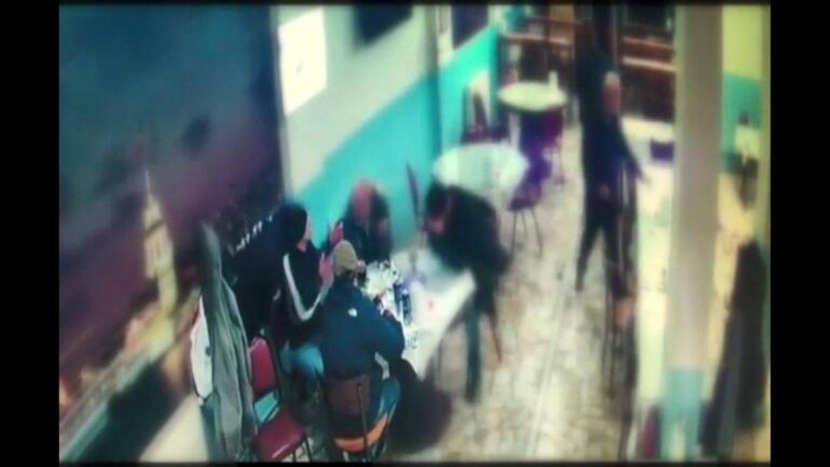 Barışmak için geldi; bıçaklanarak öldürüldü