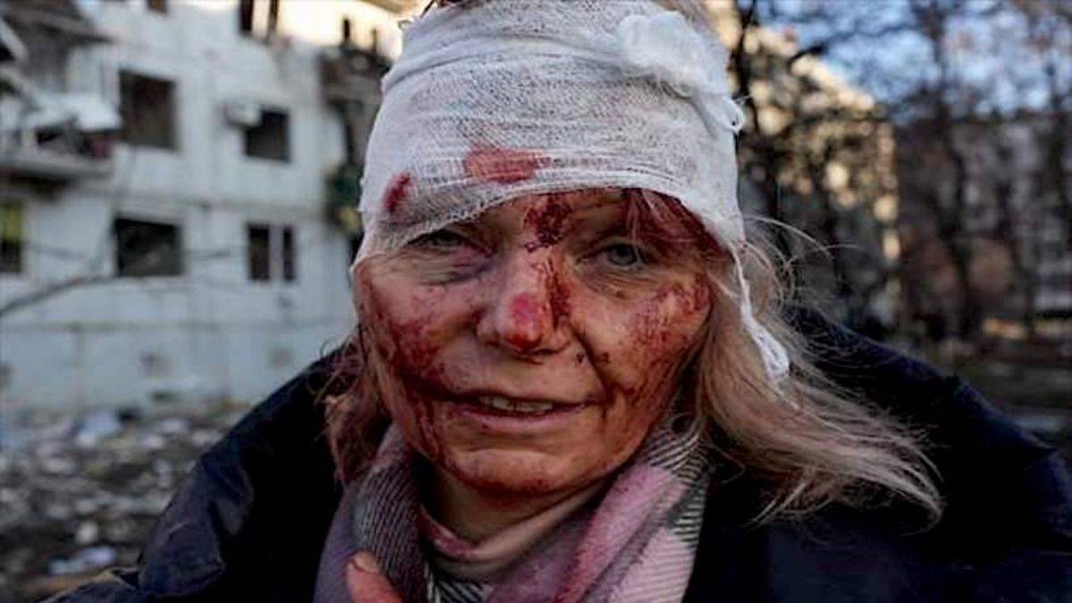 AA muhabirinin çektiği, Ukrayna savaşının 'simge' fotoğrafının resmedildiği tablo 100 bin dolara satıldı