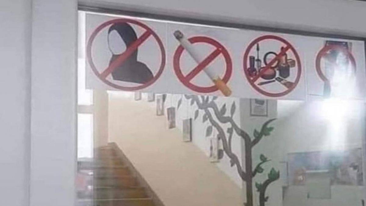 Kosova'da okulda başörtüsü yasağı tepkilere neden oldu