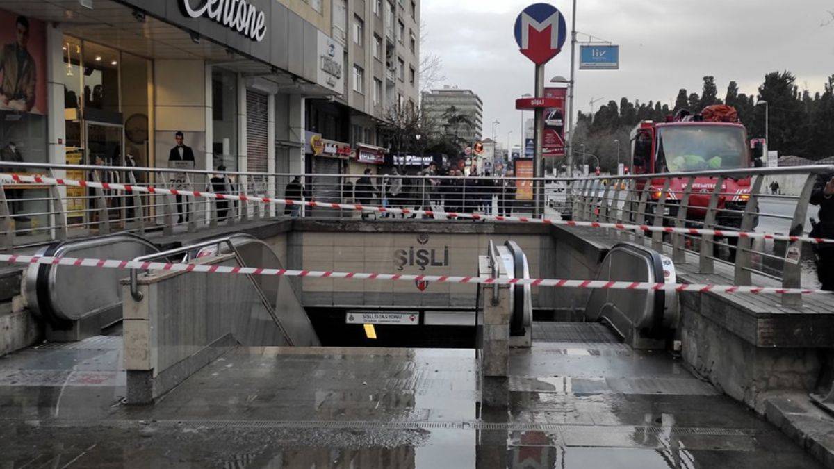 Şişli'de su borusu patladı, metro istasyonu kapatıldı