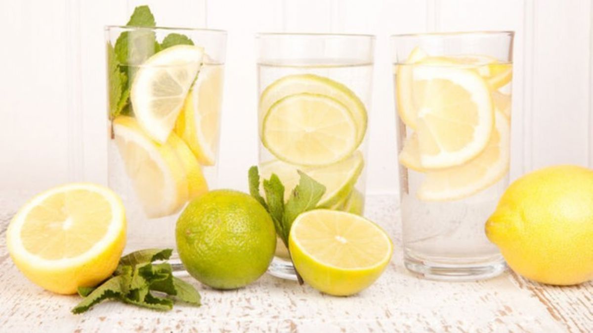 Sabah aç karna Limonlu su içmek zayıflatır mı? Limonlu suyun faydaları nedir?