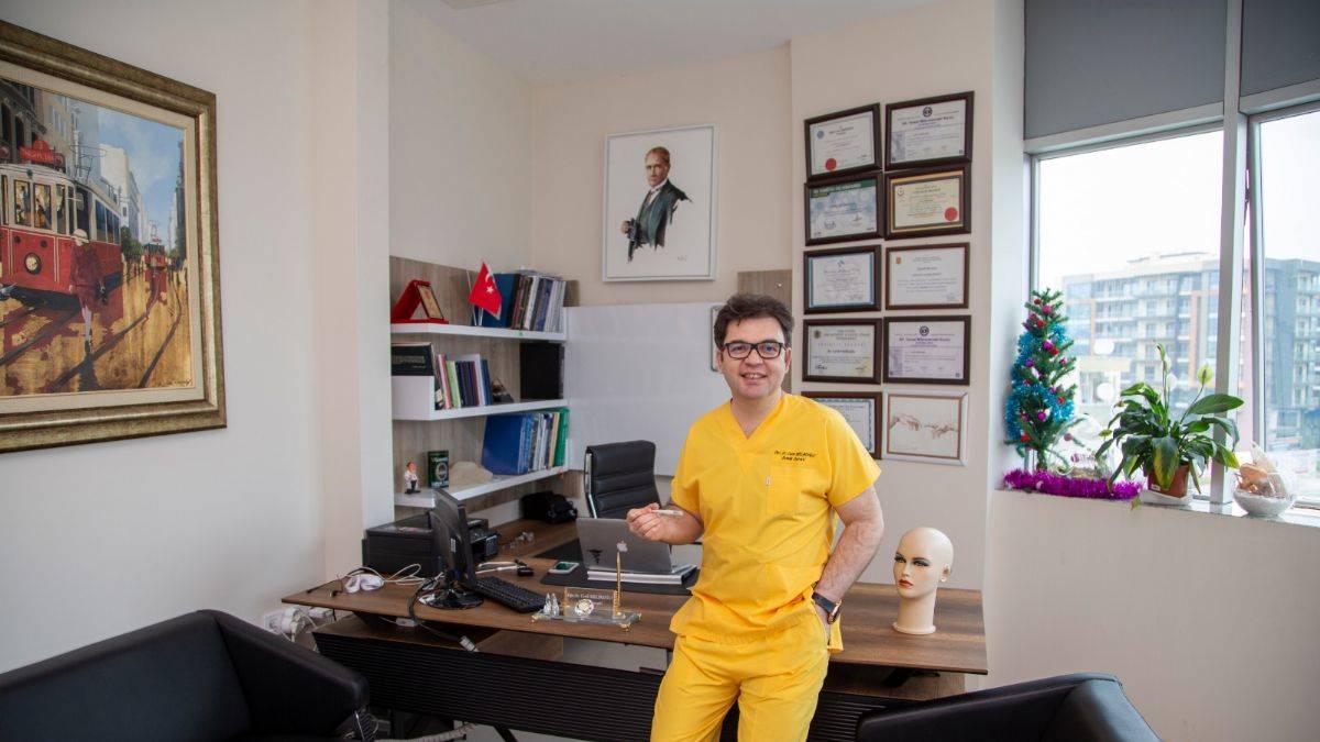 Estetik ve plastik cerrahisi uzmanı Cenk Melikoğlu: 'makyajın , problemli burnu saklamaz' dedi