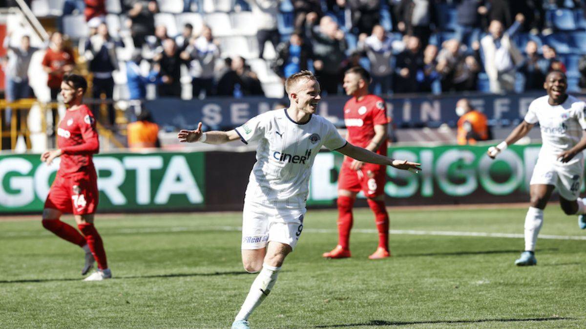 Kasımpaşa ligde üst üste 4. galibiyetini aldı