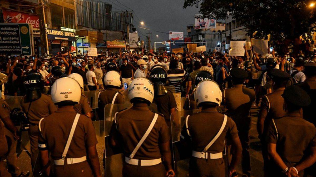 Ülkede istifa depremi! Tüm bakanlar görevi bıraktı