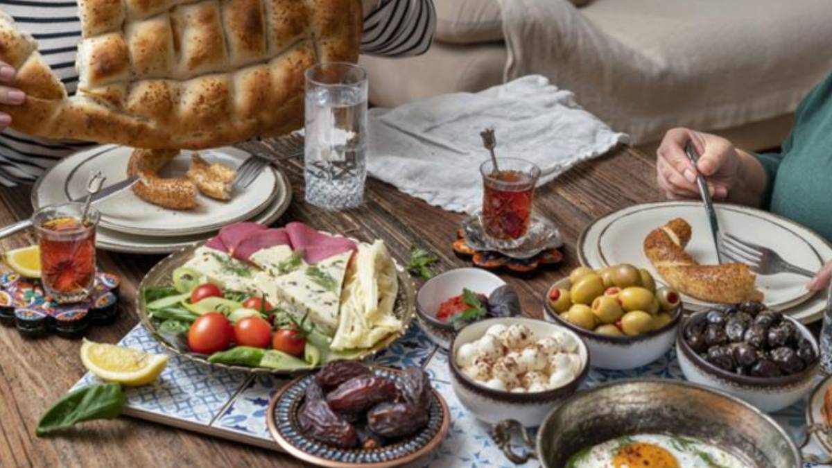Sahurda ezan okunurken su içilir mi? Sahur ezanı okunurken yemek yenir mi?