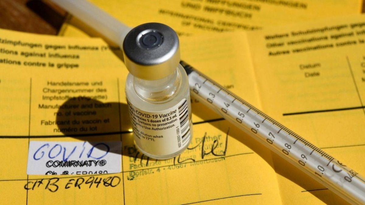 Sahte aşı kartı satmak için 90 kez Kovid-19 aşısı oldu