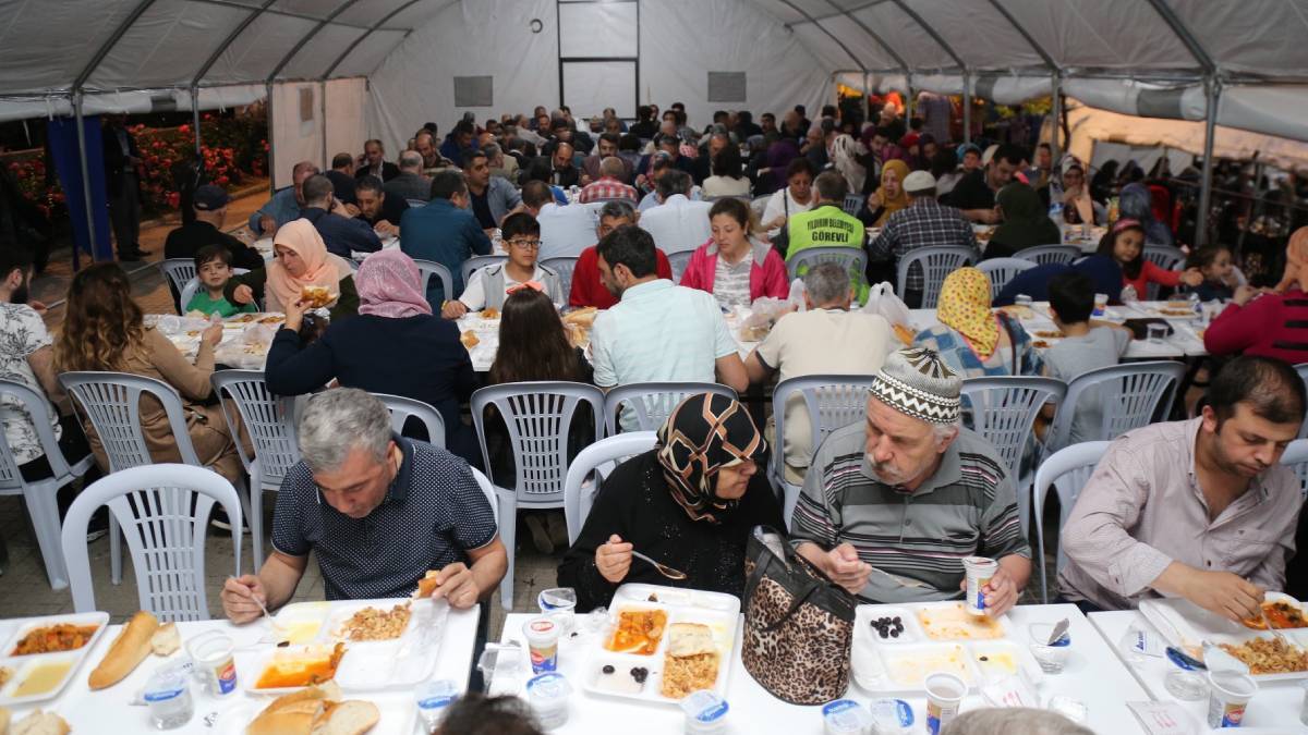 Bursa iftar çadırı nerede? 2022 Bursa Osmangazi, Yıldırım, Nilüfer, İnegöl iftar çadırı nerede kuruldu?