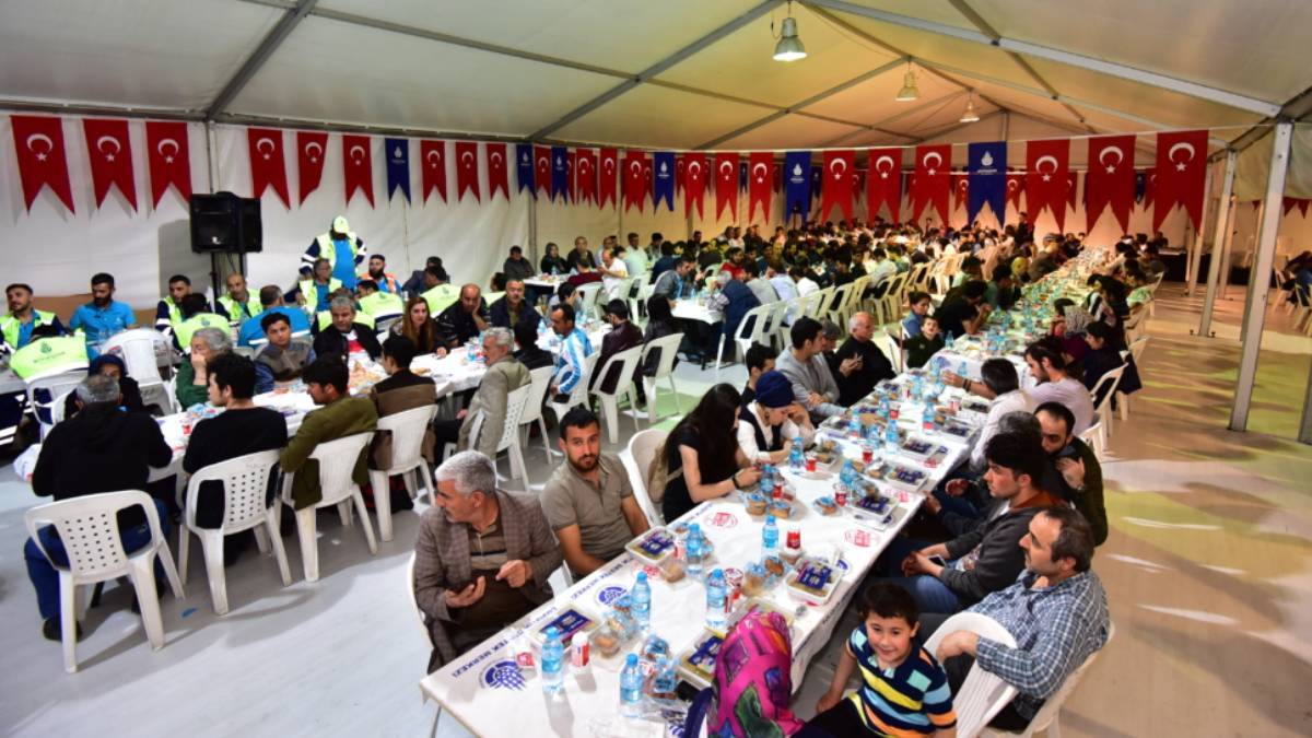 İstanbul'da iftar çadırı nerede? İstanbul'da iftar çadırı nerelerde var? 2022 İstanbul'da nerelerde iftar çadırı kuruluyor?