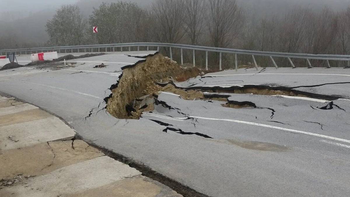 Düzce-Sakarya yolu kapalı mı? Düzce-Sakarya-Zonguldak yolu ne zaman açılacak? Düzce-Sakarya Karadeniz Sahil Yolu açıldı mı?