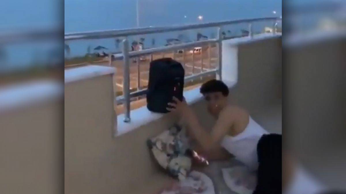 Sosyal medyada tepki çeken görüntüler: Hoparlörden ezan dinletip oruç bozdurdular