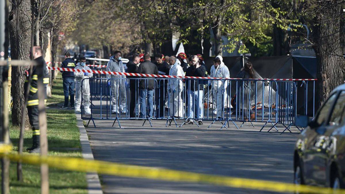 Romanya'da Rusya Büyükelçiliği'nin binasına çarpan kişi hayatını kaybetti