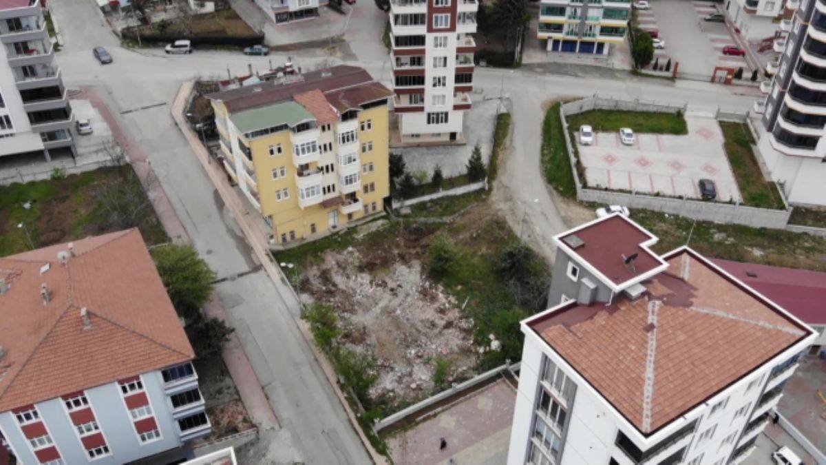 Adresi karıştıran operatör yanlış binayı yıktı