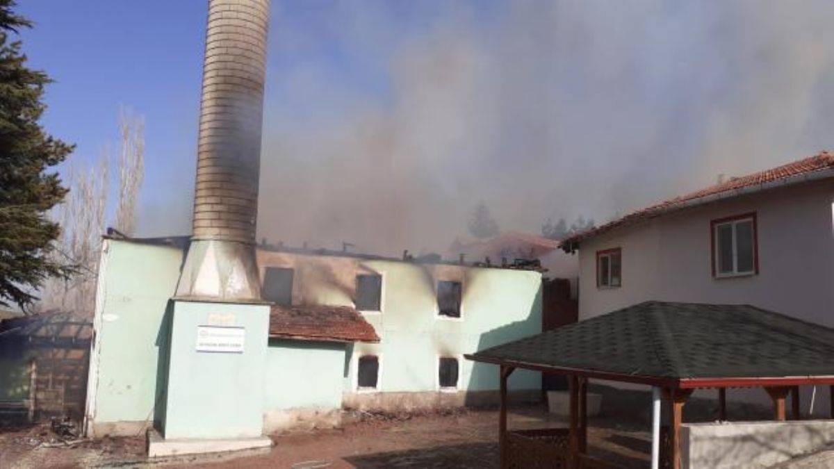 Çorum'da köy camisi yandı