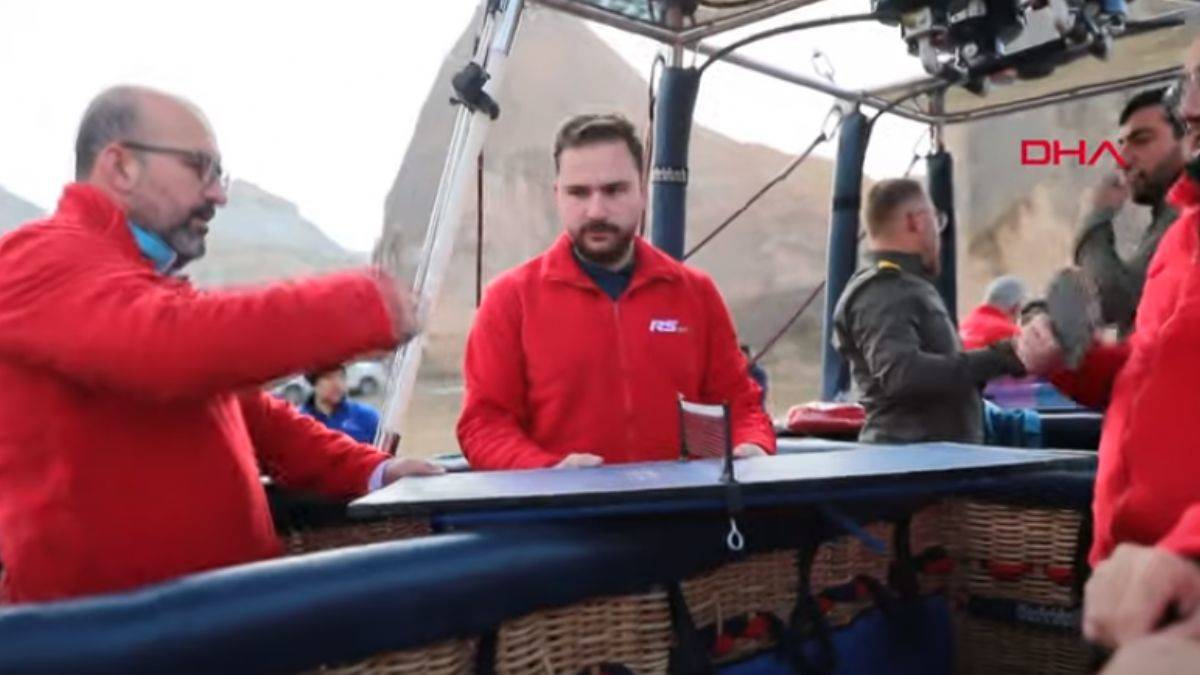 Kapadokya'da Yer Altında ve Balonda Masa Tenisi Maçı