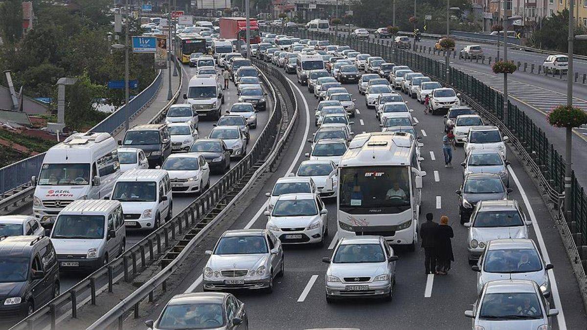 İstanbul'da trafik yoğunluğu yaşanıyor