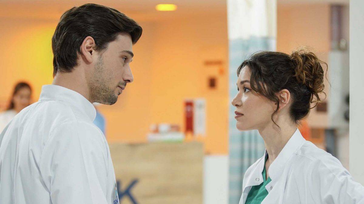 Kasaba Doktoru uyarlama mı? Kasaba Doktoru oyuncuları kimler? Kasaba Doktoru konusu ne?