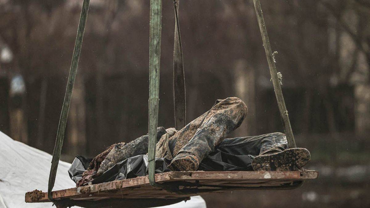 Buça’daki toplu mezardan sivillerin cesetleri çıkarılıyor