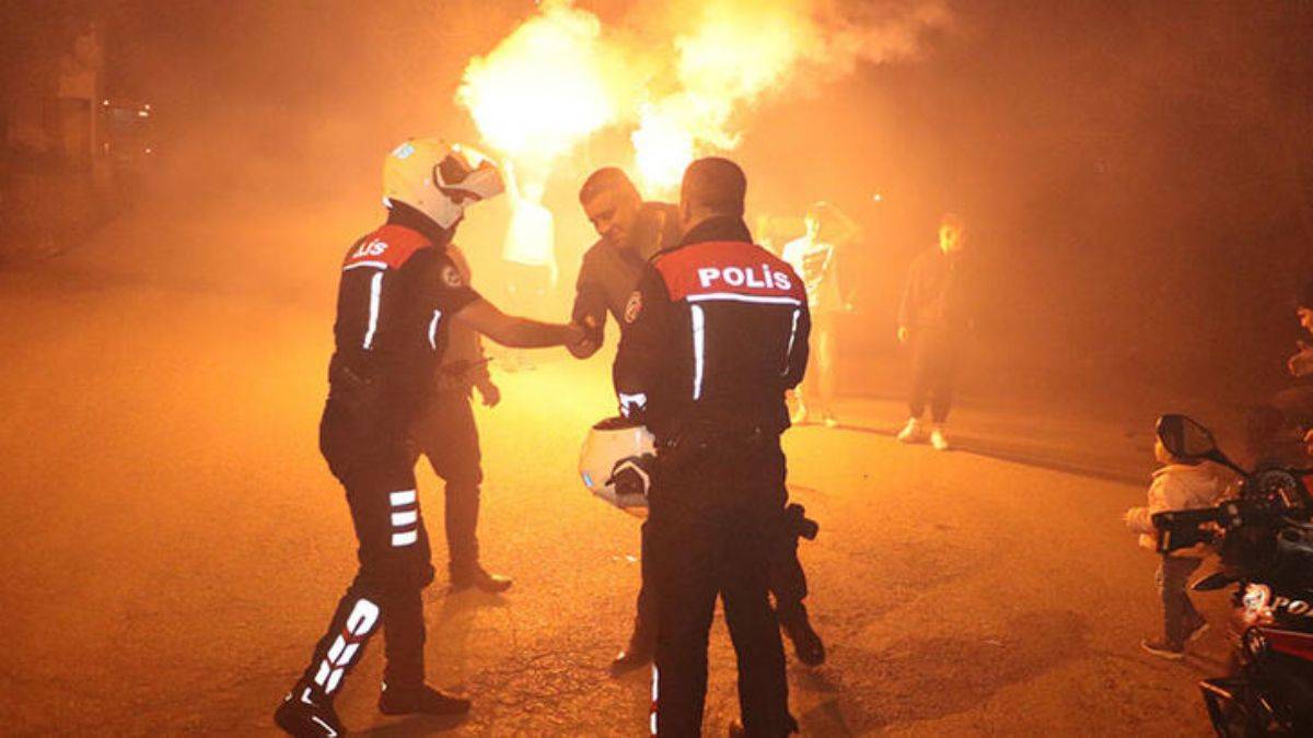 Kavga ihbarına giden polislere sürpriz kutlama
