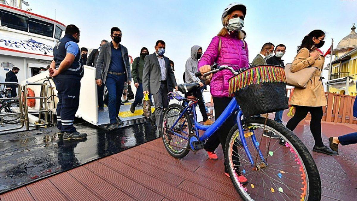 Akaryakıt zamları sonrası İzmirliler bisiklete yöneldi