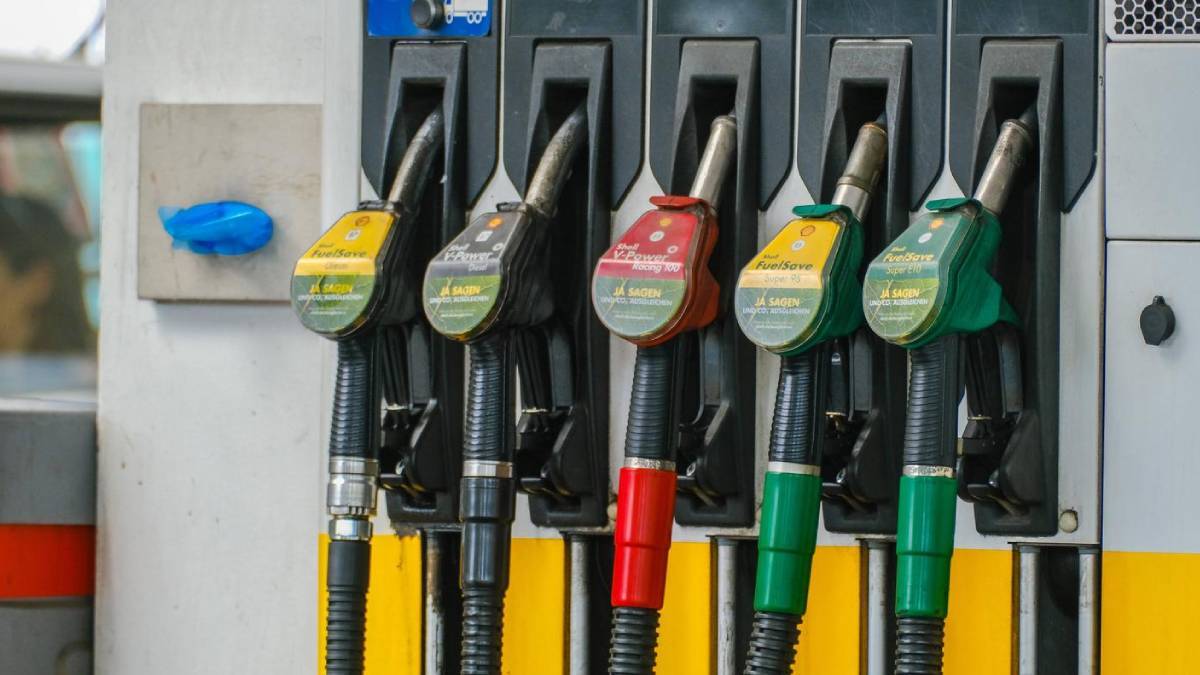 Benzin ve motorin indirim | 12 Nisan benzine, mazota indirim mi yapıldı? Benzine indirim var mı? 13 Nisan'da benzine ve mazota indirim gelecek mi?