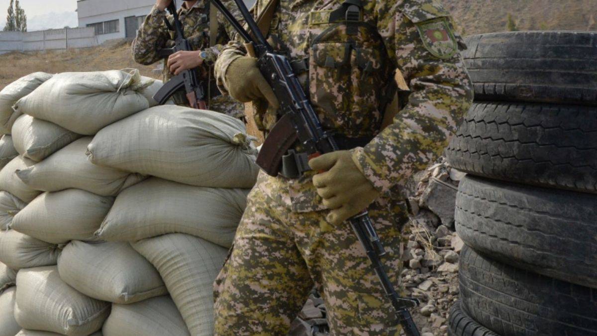 İki komşu ülkede gerginlik! Sınır muhafız askerleri çatıştı