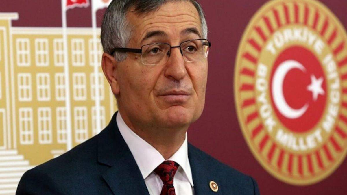 Özcan Yeniçeri: O partinin kurucularından olduğum için pişmanım