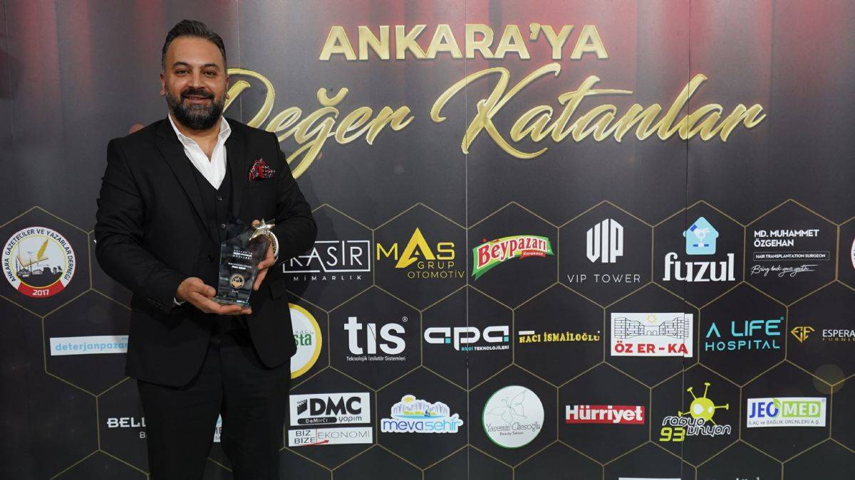 Mas Grup Yılın Otomotiv Firması ödülünün sahibi oldu, ödülü Yönetim Kurulu Başkanı Murat Arslan aldı