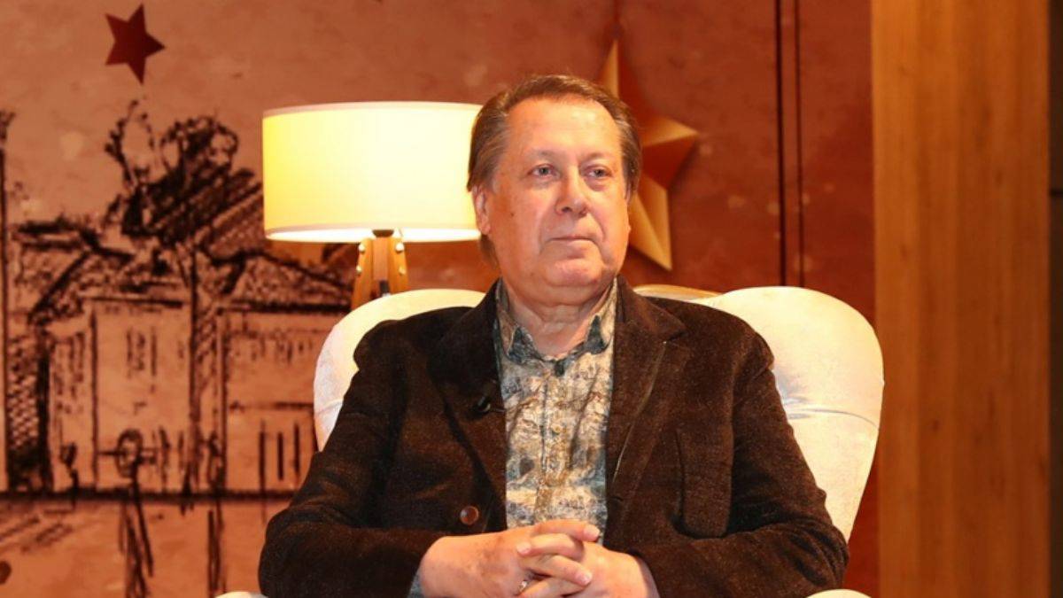 Ahmet Özhan: Karamsar şarkılardan uzak durun