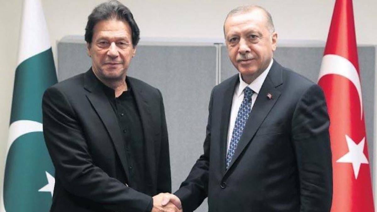 'İmran Han, Erdoğan'ın orduyla olan ilişkisinden ders almalıydı'