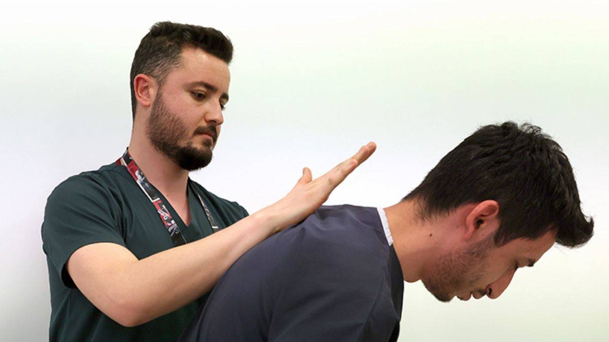 Okul ve restoranlar için hayat kurtaran 'Heimlich' afişi