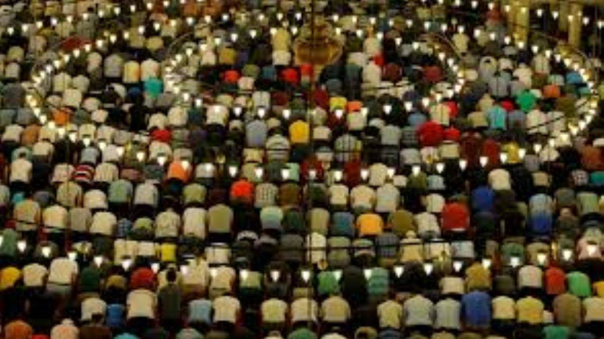 Evde teravih namazı nasıl kılınır? Evde teravih namazı kaç rekat kılınır? Teravih namazı kılınışı