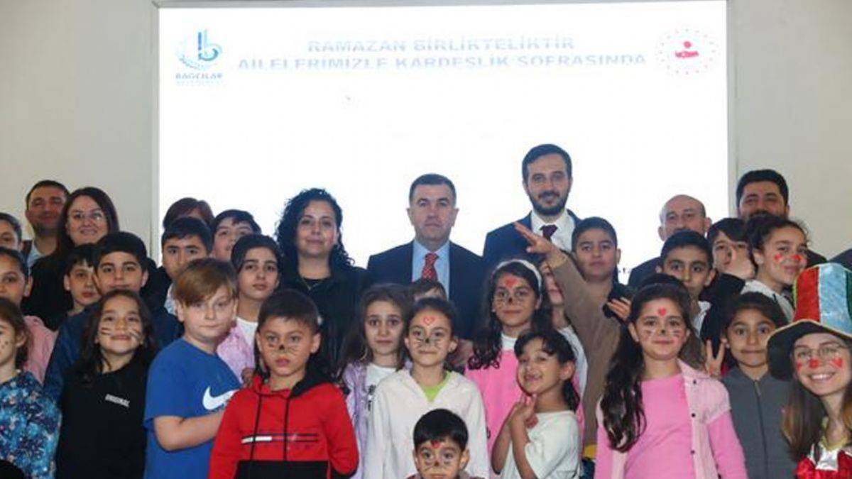 Bağcılar Belediye Başkanı Özdemir, yetim ve öksüz çocuklarla iftar açtı