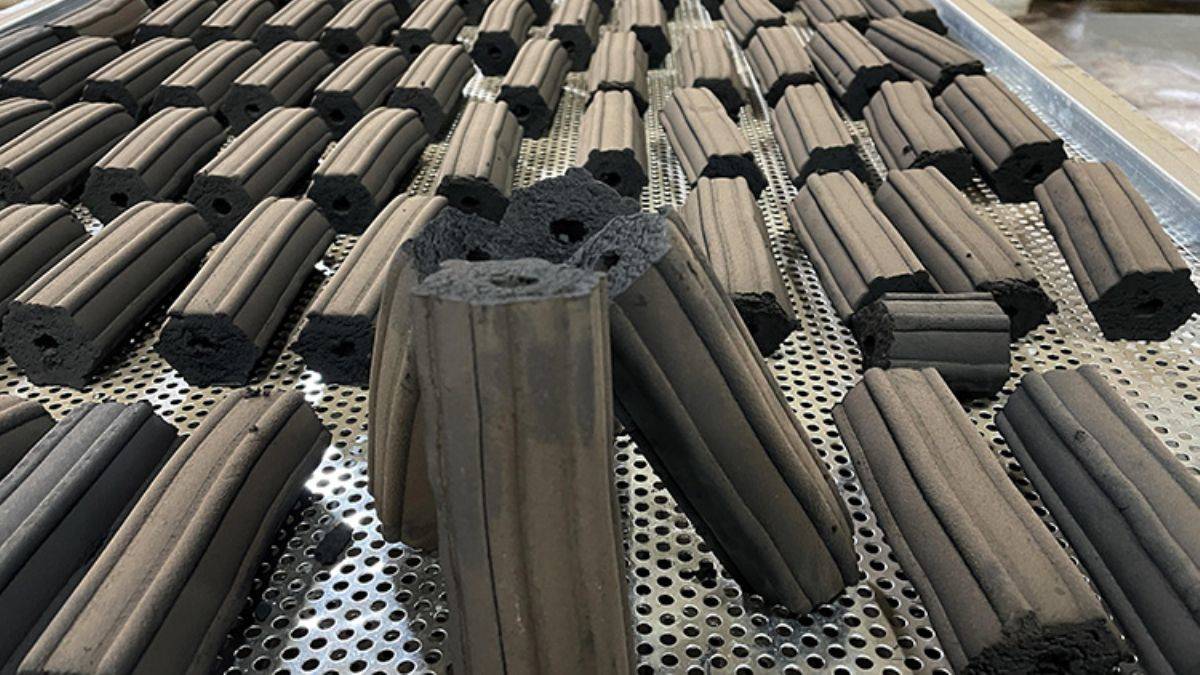 Çay çöpünden mangal kömürü üretimine başlandı