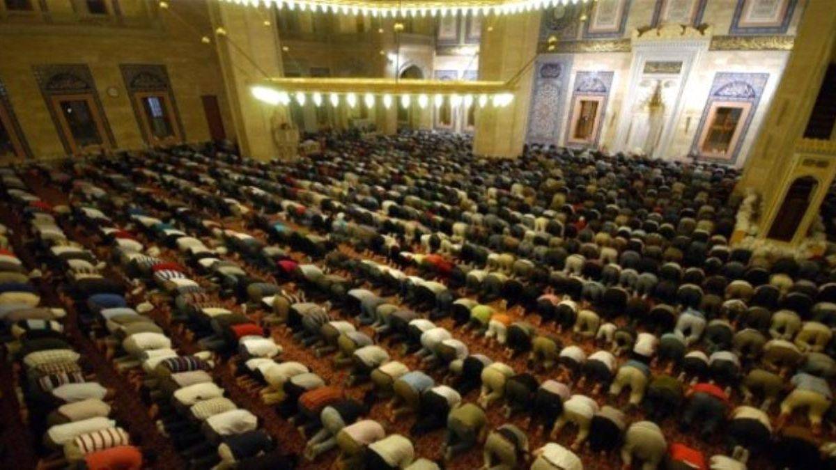 Teravih namazı en az kaç rekat kılınır? 2 rekat teravih namazı kılınır mı? Teravih namazı 33 rekat mı kılınacak?