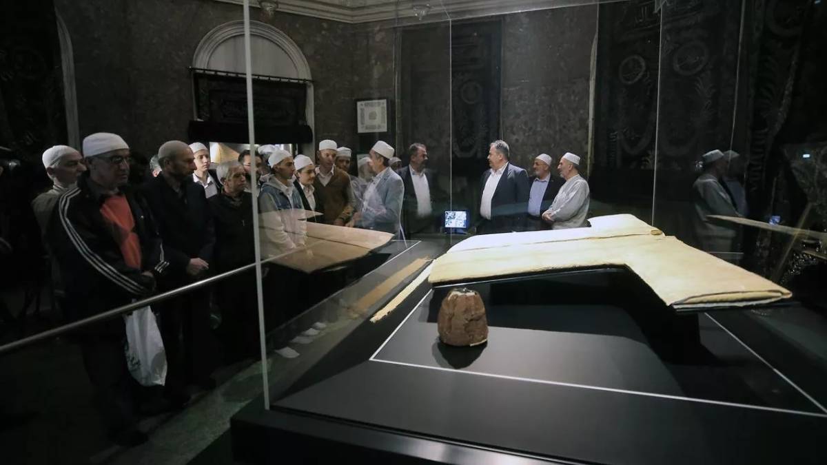 Hırka-i Şerif Camisine nasıl gidilir? İETT otobüs, minibüs, metro ile Hırka-i Şerif'e nasıl gidilir? Hırka-i Şerif Cami nerede?