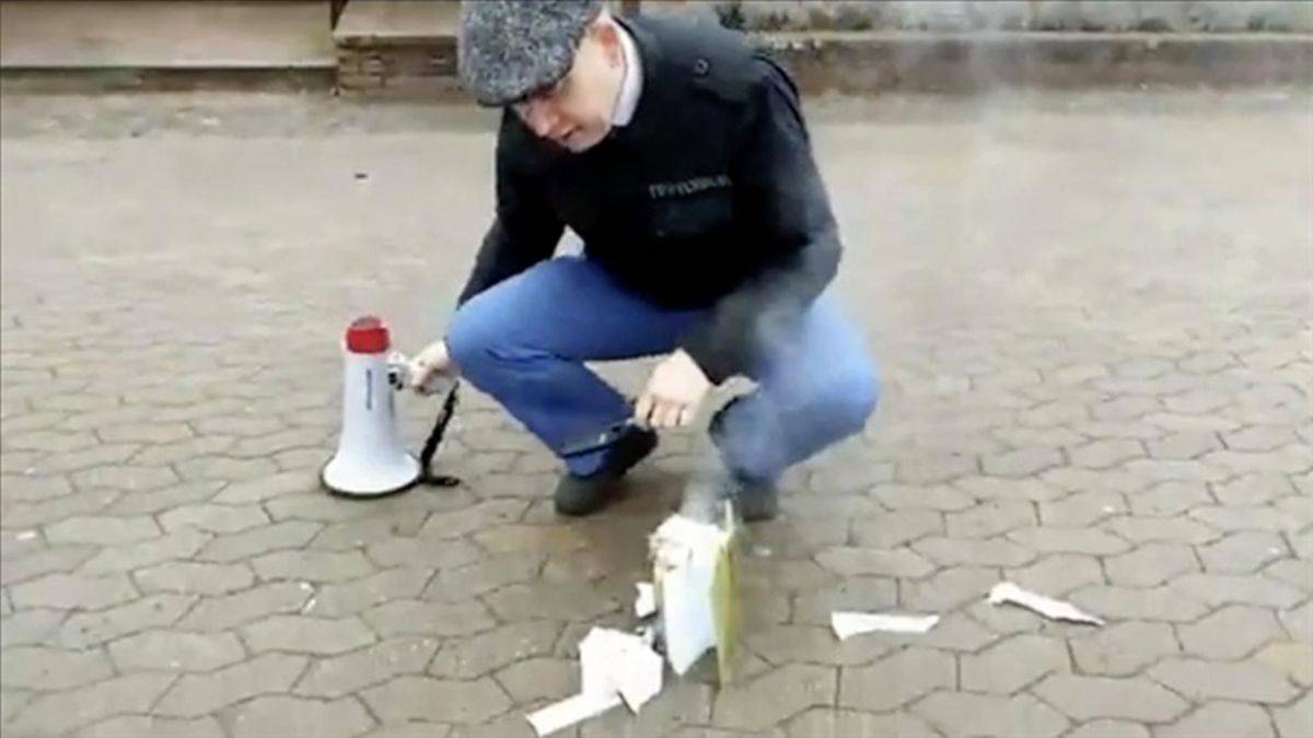 Kur'an-ı Kerim'in yakılmasına tepki gösteren muhabir işinden oldu