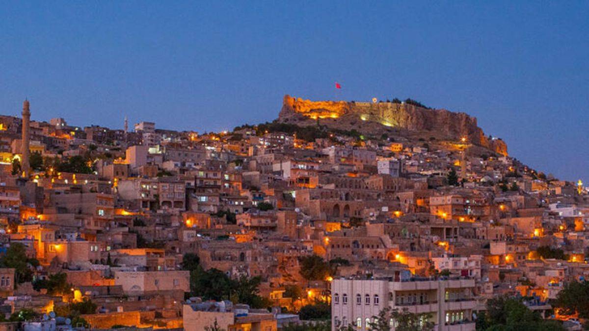Mardin'de silüeti bozan 240 yapıdan 90'ı yıkıldı