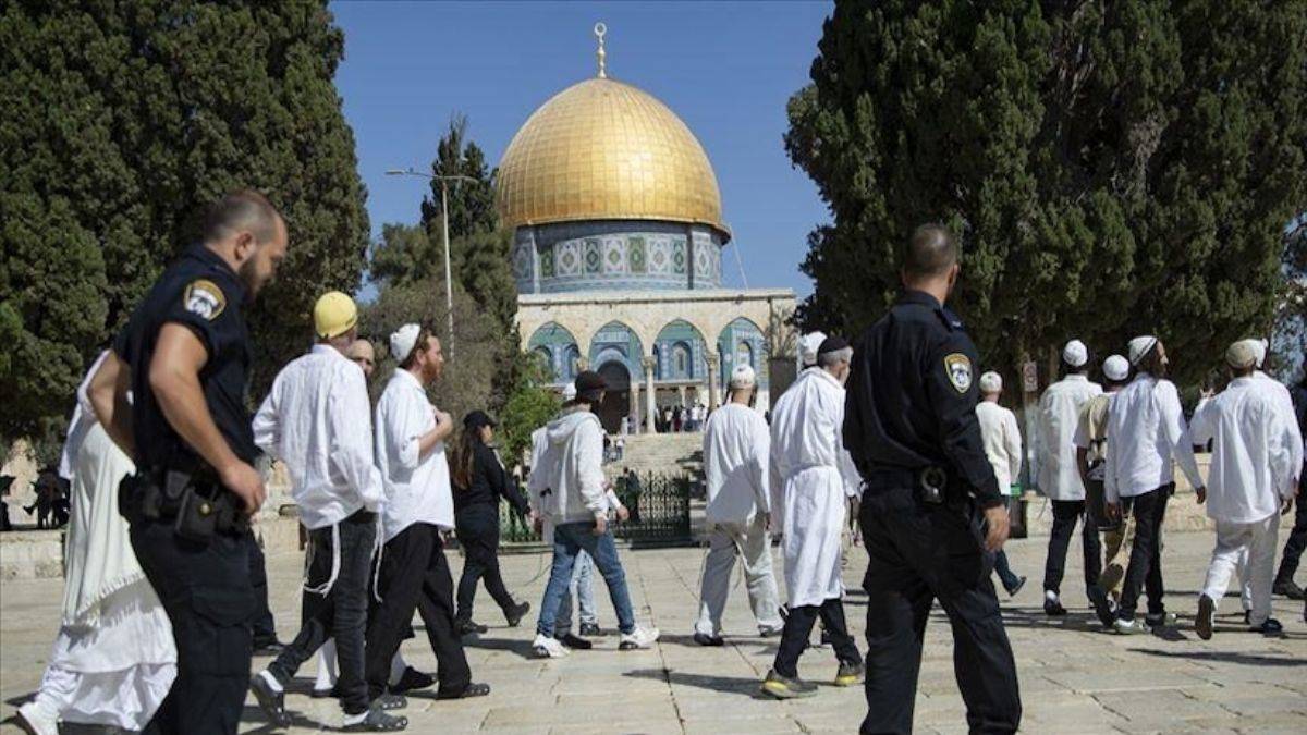 Fanatik Yahudiler bir kez daha Mescid-i Aksa'ya baskın yaptı