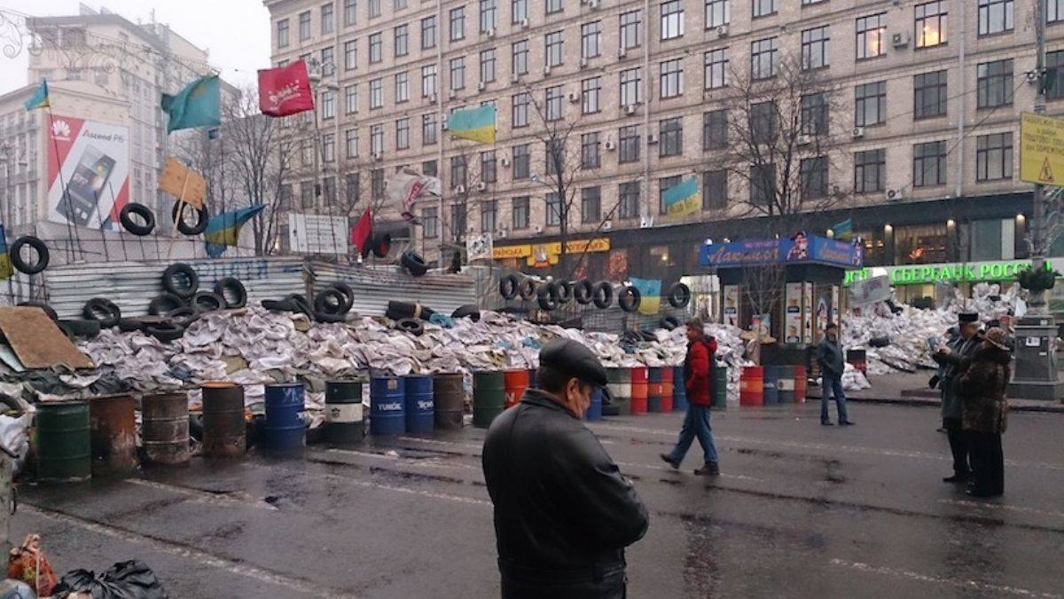 Kiev'de barikatlar kaldırılıyor