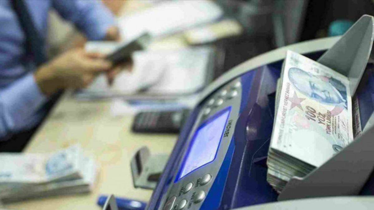 1 Mayıs resmi tatil mi? Arefe günü çalışılacak mı? 1 Mayıs 2022 Arefe günü resmi daireler ve bankalar açık mı?