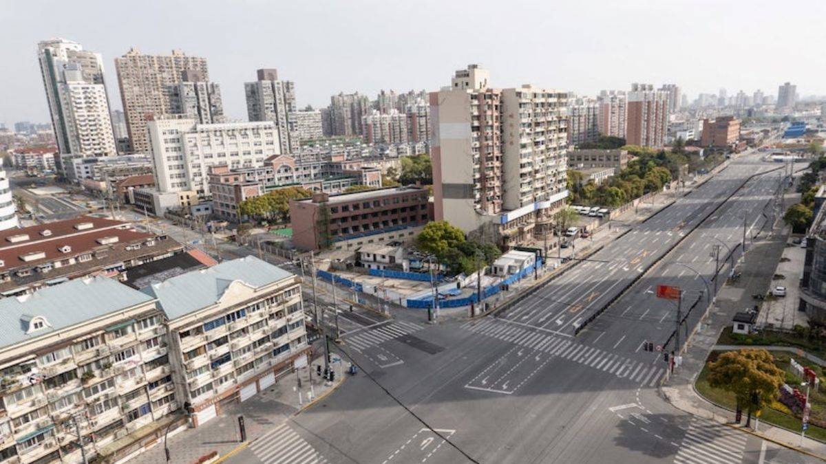 Şanghay’da kısıtlamalar uzatıldı