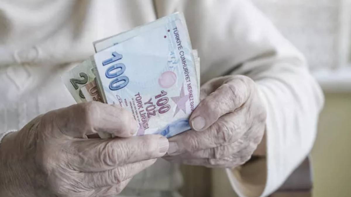 Emekli memur maaşları 29 Nisan'da mı yatacak? 4-C emekli memur Mayıs maaşı 29 Nisan'da mı alacak? Emekli maaşında ikramiye olacak mı?