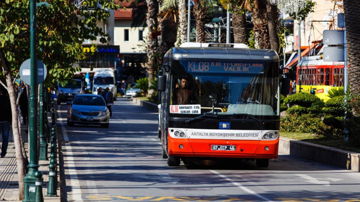 Antalya'da 23 Nisan'da otobüsler ücretsiz mi? Antalya'da otobüs-metro-tramvay 23 Nisan'da bedava mı? Çocuk Bayramında toplu taşıma ücretsiz mi?