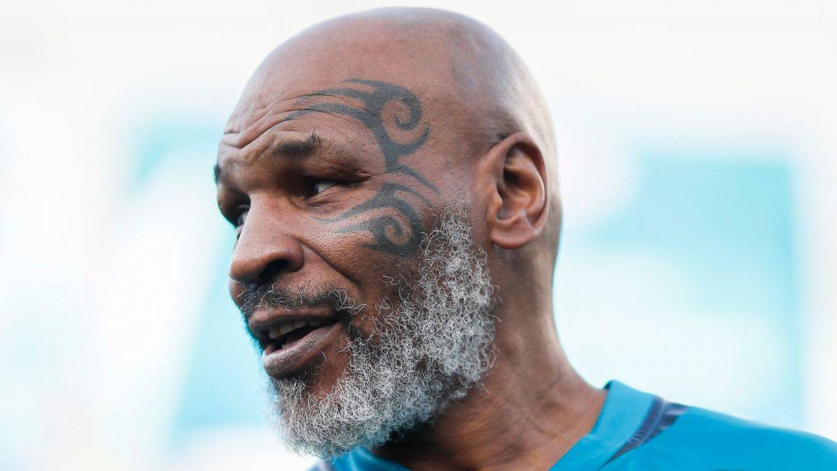 Efsane boksör Mike Tyson uçaktaki yolcuyu dövdü