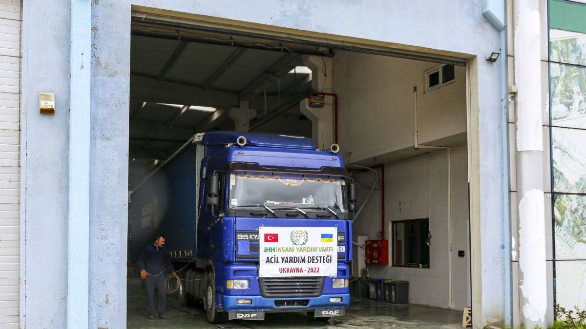 İHH’dan Ukrayna’ya 2 TIR’lık insani yardım